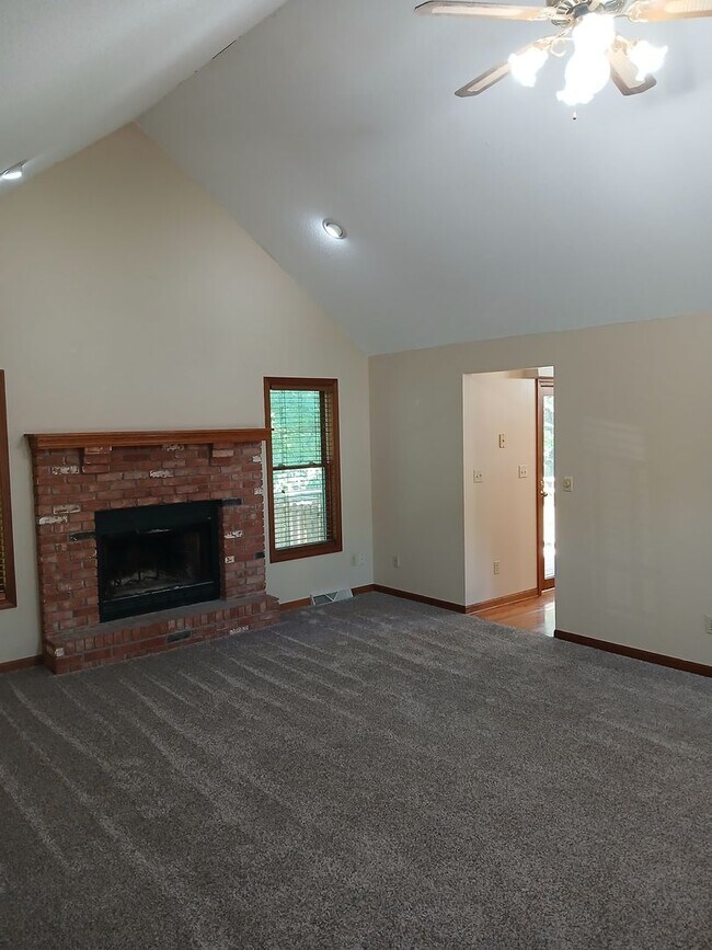 Foto del edificio - 3 bedrooms, 2.5 bathrooms, 2 car garage, with bonus flex room!