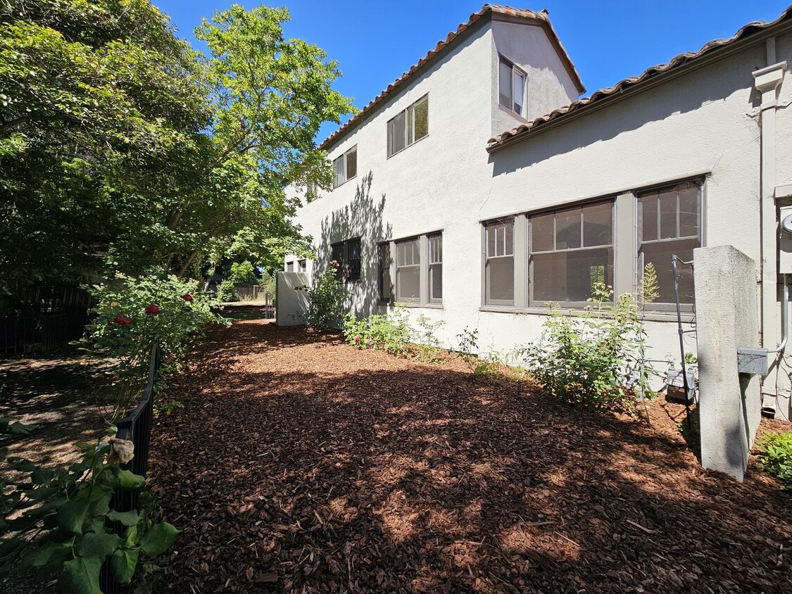 Foto principal - Charming 4-Bedroom Single Family Home in P...