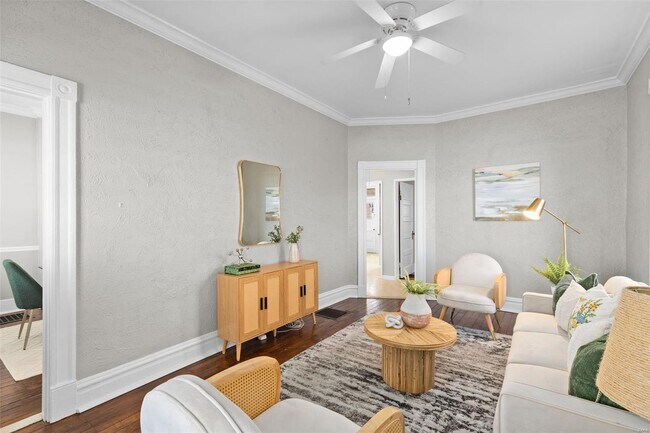Foto del edificio - 6204 Clayton Ave