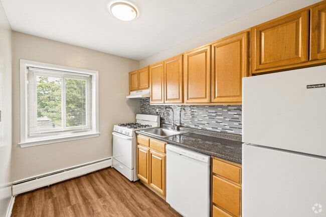 1BR, 1BA - 638SF - Kitchen - The Johnson House