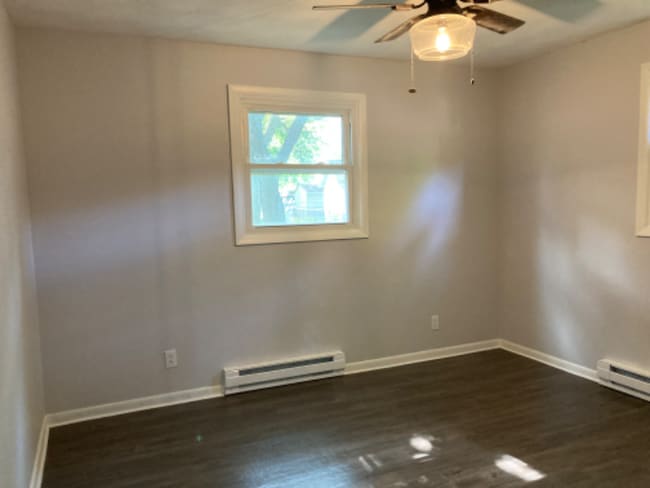 Building Photo - 391 Lynn Dr