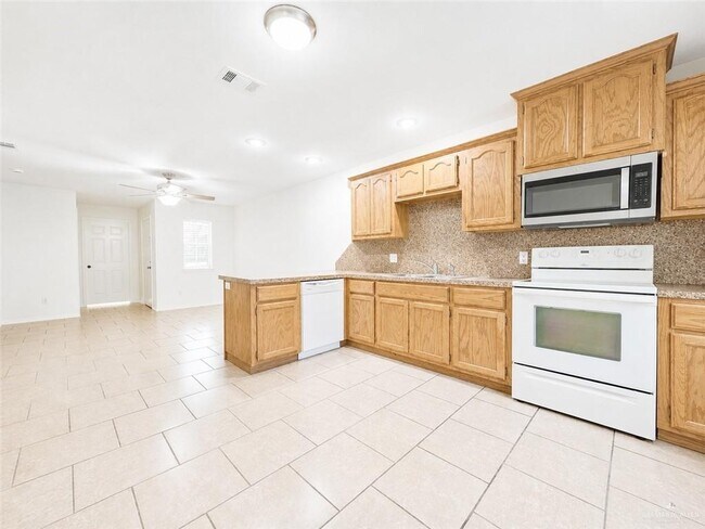 Building Photo - 1523 Oasis Dr