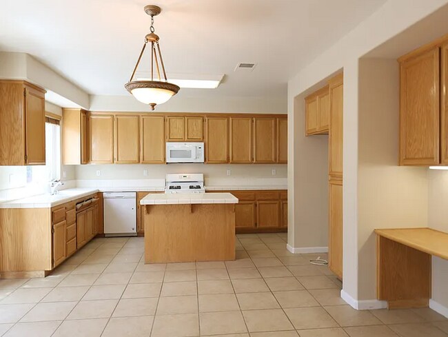 Foto del edificio - New Renovation* Prestigious Spacious 4 Bedroom