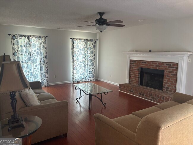 Foto del edificio - 4961 Brownwood Dr