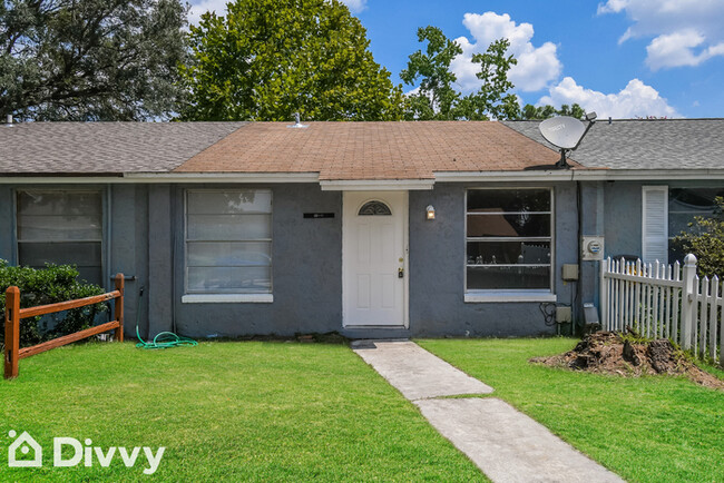 Building Photo - 2644 Sunrise Village Dr