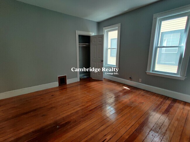 Building Photo - 20 Madison St