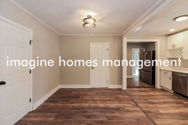 Building Photo - Charming 4 Bed, 2.5 Bath Home in Overland ...
