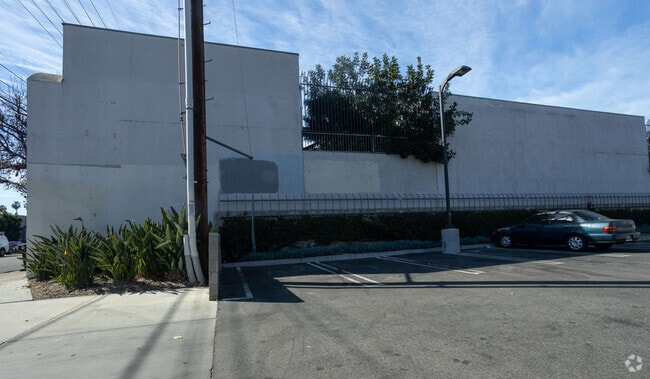 FEB 2022 - 14411 W Vanowen St