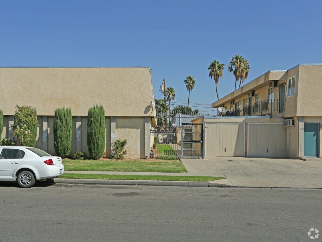 Foto del edificio - 1360-1370 E Bulldog Ln