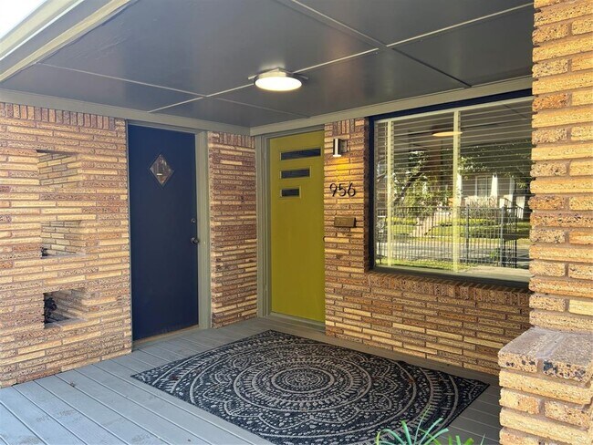 Foto del edificio - 956 Teetshorn St