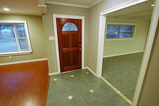 Foto del edificio - 986 Chamboard Ln
