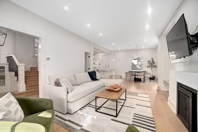 Foto del edificio - Beautifully Updated Home for Rent | Classic Charm with Modern Upgrades