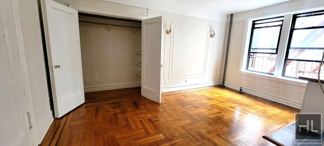 Building Photo - Studio on 46 street (by Bliss st) in Sunny...