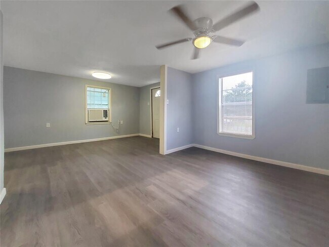 Foto del edificio - 6611 Jensen St