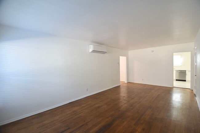 Building Photo - 10919 Camarillo St