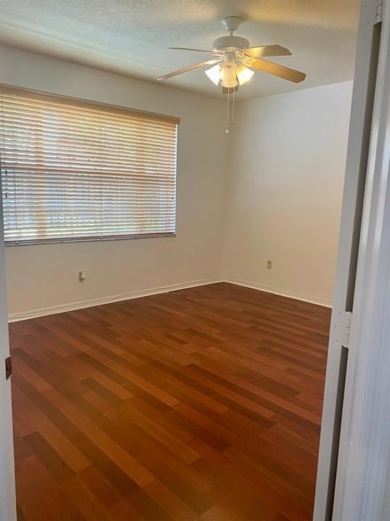 Foto del edificio - 725 SW 148th Ave