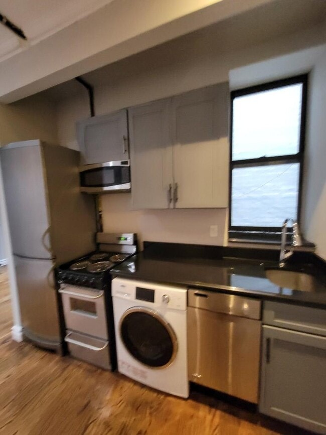 Foto del edificio - 221 E 23rd St