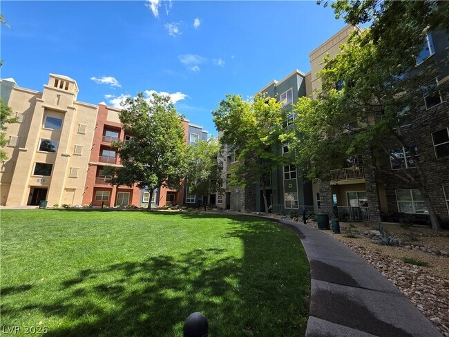 Foto del edificio - 62 E Serene Ave