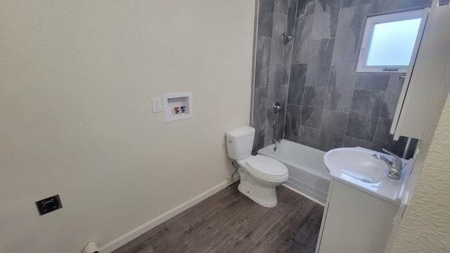 Building Photo - 1 bed 1 bath Sparks Duplex For Rent