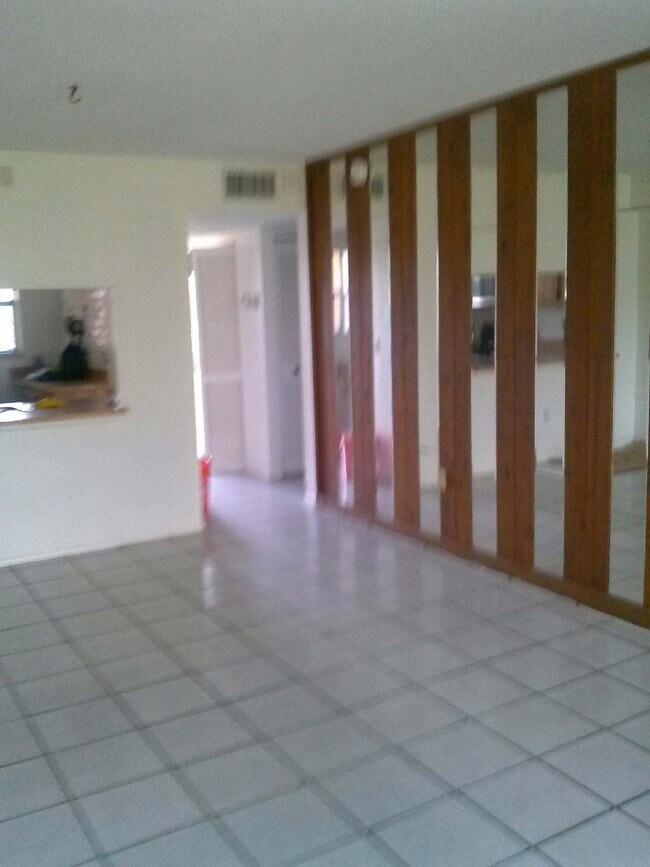 Foto del edificio - 9149 NW 1st St