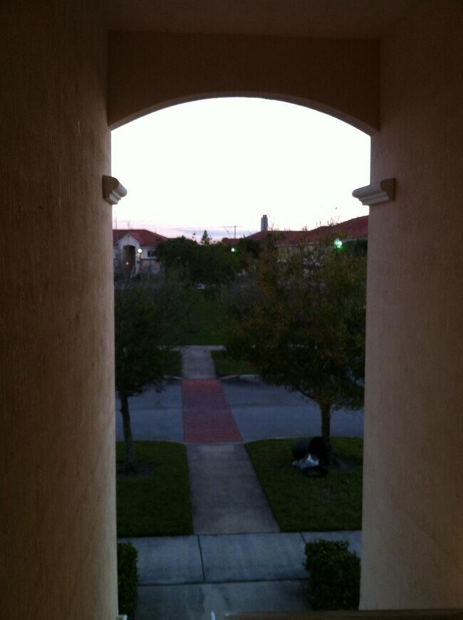 Foto del edificio - 1145 Golden Lakes Blvd