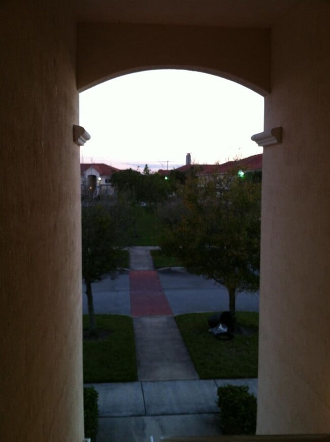 Building Photo - 1145 Golden Lakes Blvd