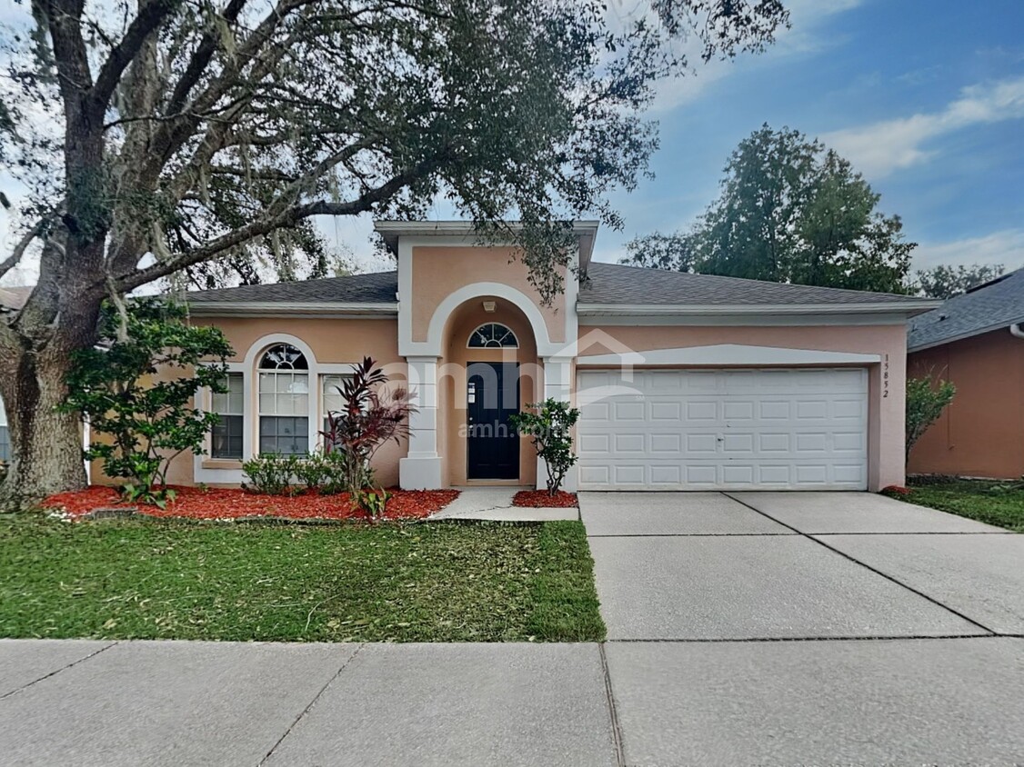 Foto principal - 15852 Green Cove Blvd