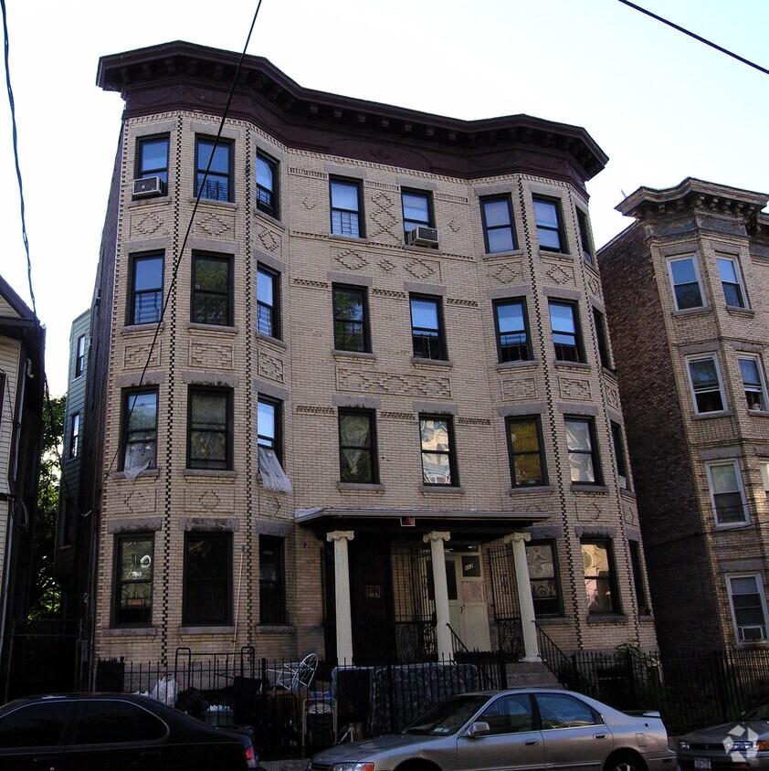 Foto del edificio - 112 Saratoga Ave