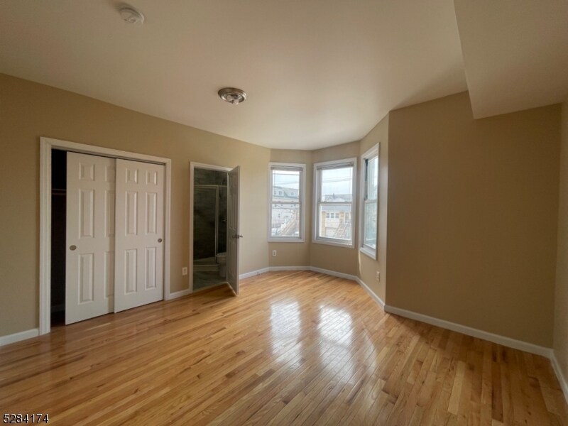 Primary Photo - 563 Jackson Ave