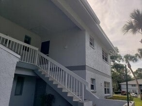 Building Photo - 580 Fairways Ln