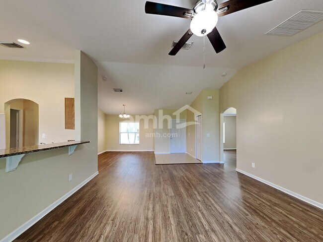 Building Photo - 2214 SE West Blackwell Dr