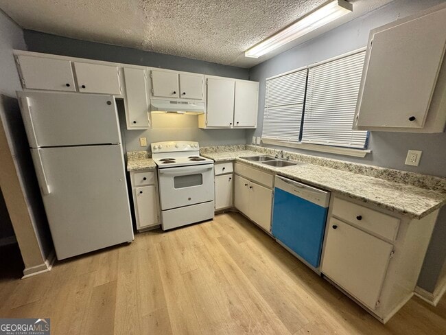 Foto del edificio - 3575 Oakvale Rd