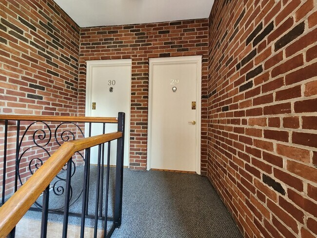 Building Photo - 573 Washington St