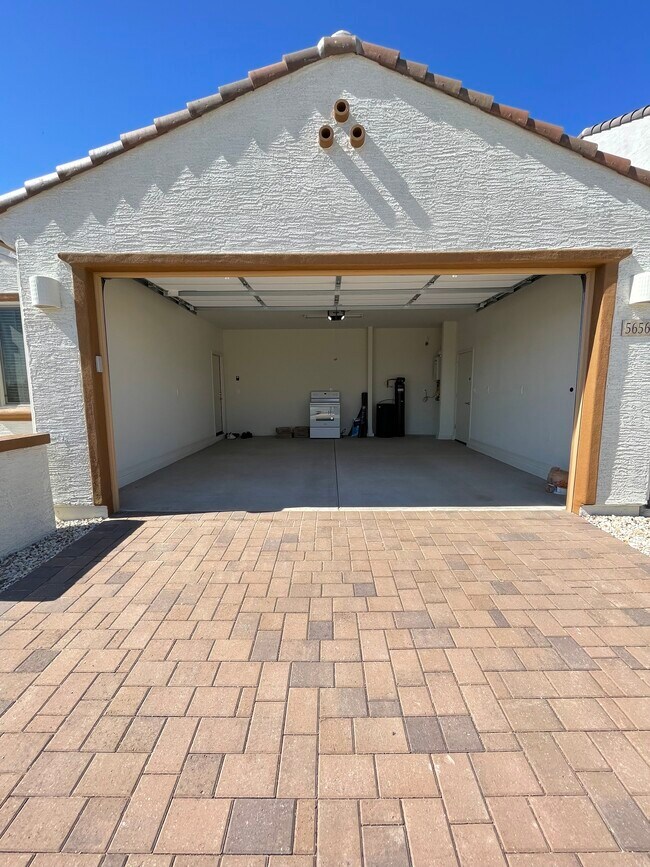 Building Photo - 5656 N 87th Dr
