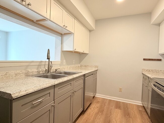 Foto del edificio - End unit 3 Bedroom Townhome
