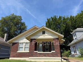 Building Photo - 1055 S Cox St