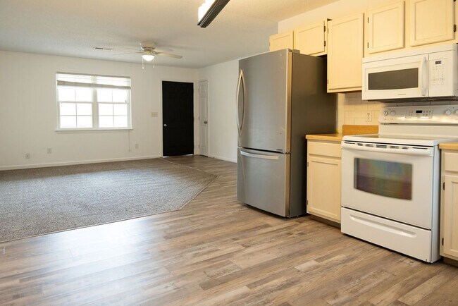 Foto del edificio - 5025 Bess Moore Rd