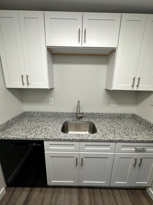 Building Photo - 32 Lancaster Est