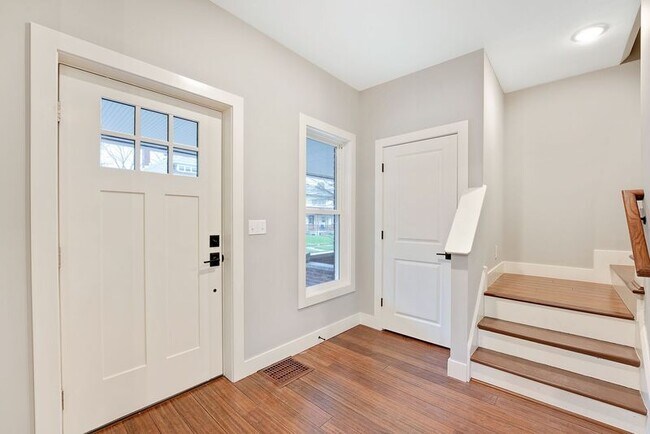 Foto del edificio - 389-391-391 Berkeley Rd