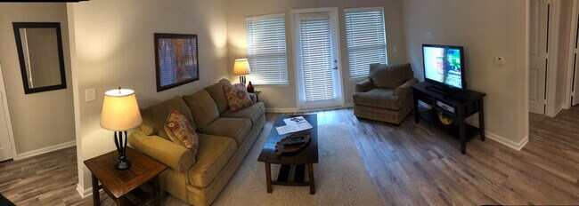 Building Photo - 1445 Broadcloth St