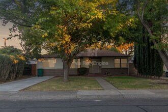 Building Photo - 476 Essex St