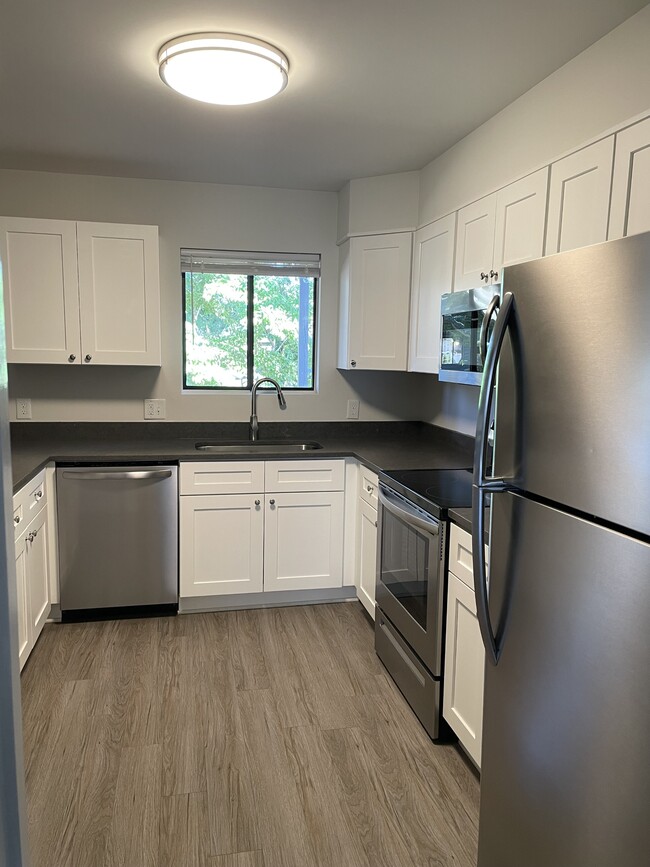 Building Photo - 145 Harvest Dr