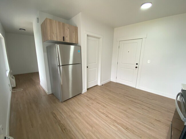 Building Photo - One Month Free Rent!