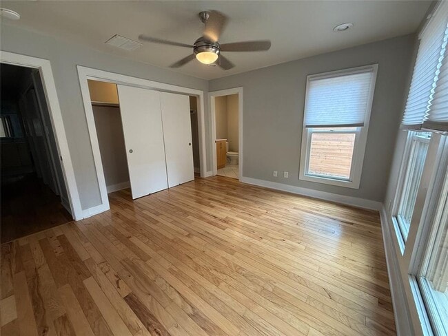 Building Photo - 2105 Kinney Ave