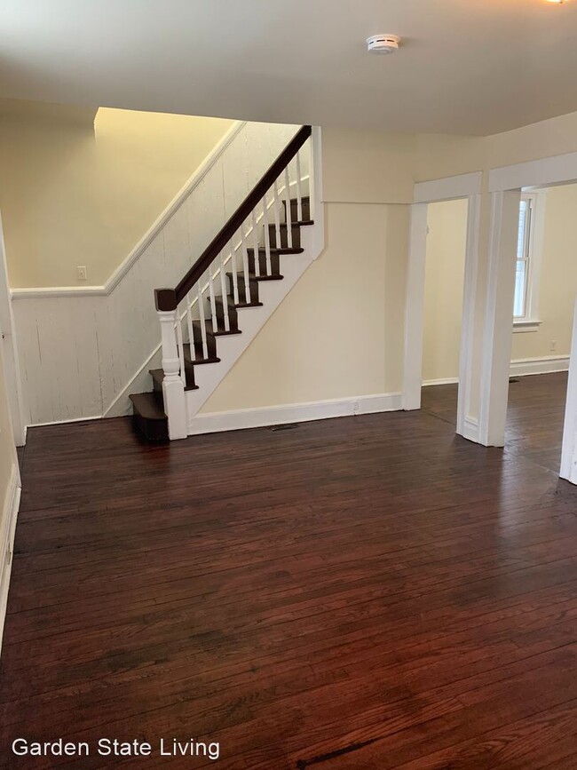 Building Photo - 4 br, 2 bath House - 71 Winans Avenue