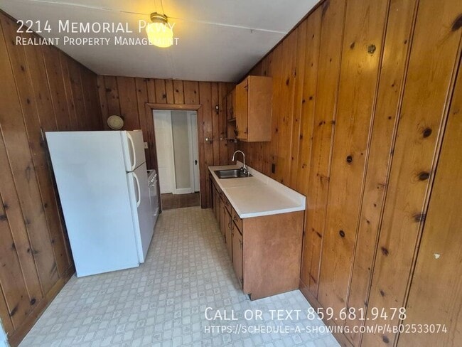 Building Photo - 2214 Memorial Pkwy