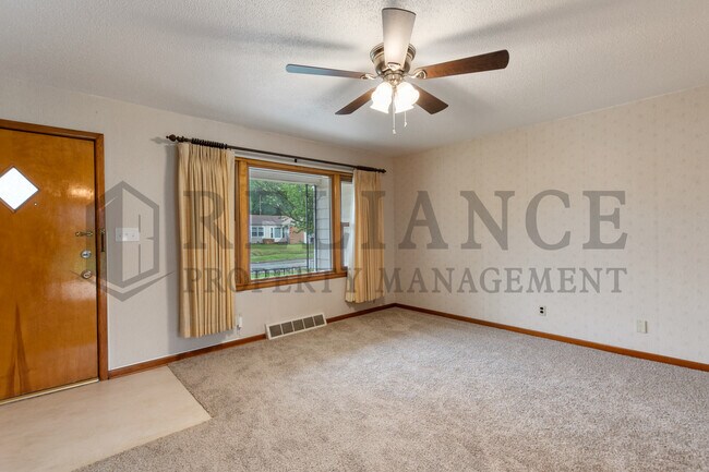 Foto del edificio - 814 Prairie Park Rd