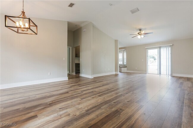 Foto del edificio - 4168 Merriam Ln