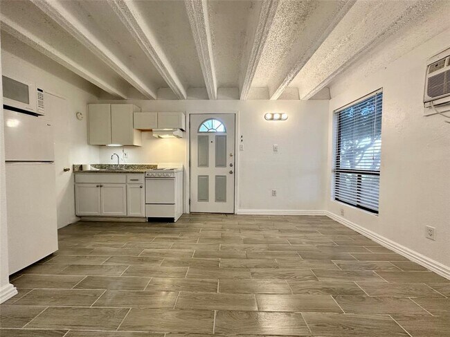 Foto del edificio - 5916 Lago Vista Way
