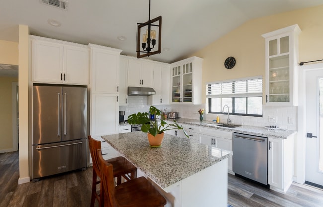 Foto del edificio - 1334 Ella St